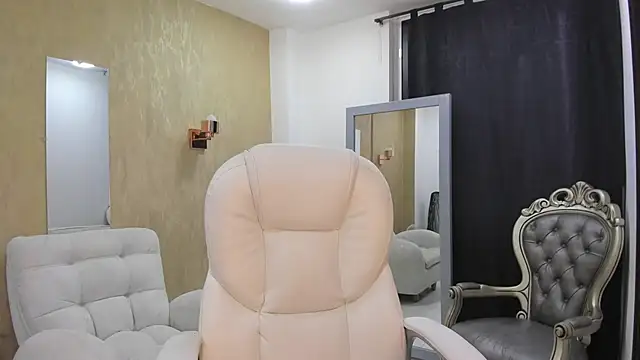 zoerouse  online show from November 15, 2025, 8:13 pm