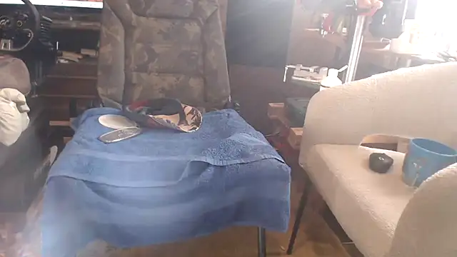 BiglovelyXXL online show from April 22, 2026, 6:42 am