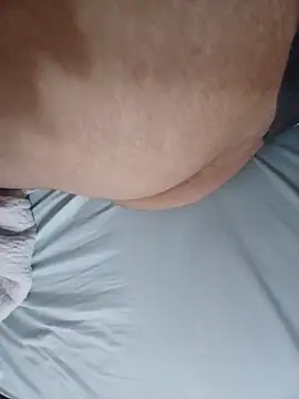 Actingezequielprado online show from October 8, 2025, 9:33 am