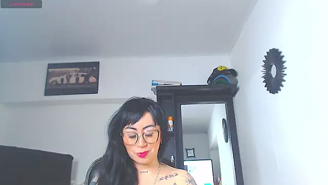 Snapshot of Vicky_hotmilf chatting on July 8, 2026, 11:11 am Vicky hotmilf online show from July 8, 2026, 11:11 am