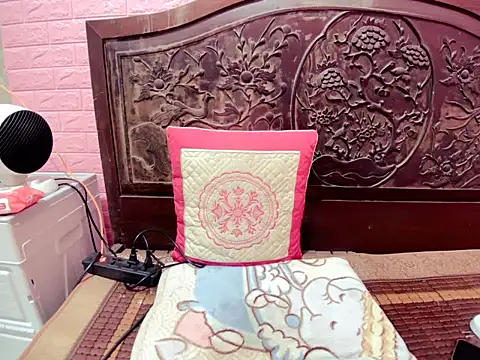 Snapshot of Thu_yaha chatting on February 1, 2026, 1:20 pm Thu yaha online show from February 1, 2026, 1:20 pm