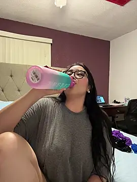 Snapshot of MyHoneyFrida chatting on November 28, 2025, 5:07 am MyHoneyFrida online show from November 28, 2025, 5:07 am