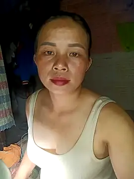 Snapshot of KumChyn chatting on October 13, 2025, 12:07 pm KumChyn online show from October 13, 2025, 12:07 pm