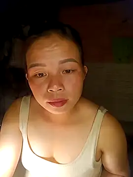 Snapshot of KumChyn chatting on October 12, 2025, 12:39 pm KumChyn online show from October 12, 2025, 12:39 pm