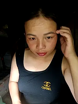 Snapshot of KumChyn chatting on October 18, 2025, 11:18 pm KumChyn online show from October 18, 2025, 11:18 pm