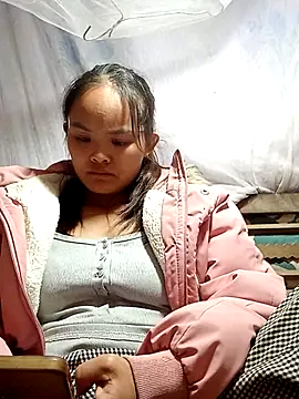 xinhxinhcute online show from November 1, 2025, 12:32 pm