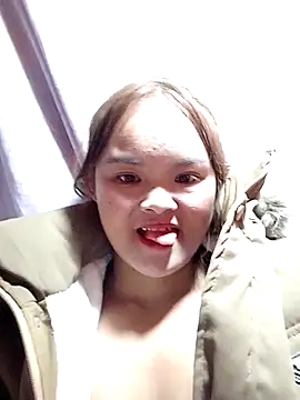 xinhxinhcute online show from December 4, 2025, 12:04 pm