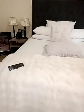 Snapshot of Creamy_Chocolatex chatting on October 27, 2025, 5:08 am Creamy Chocolatex online show from October 27, 2025, 5:08 am