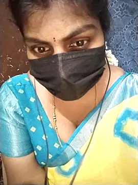 Snapshot of Nithiila chatting on November 19, 2025, 8:58 am Nithiila online show from November 19, 2025, 8:58 am