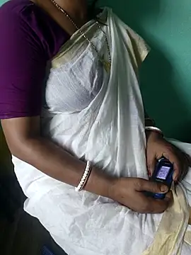 Snapshot of desi_boudi87 chatting on April 29, 2026, 11:03 am desi boudi87 online show from April 29, 2026, 11:03 am