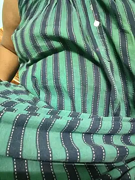 Snapshot of desi_boudi87 chatting on April 22, 2026, 4:58 pm desi boudi87 online show from April 22, 2026, 4:58 pm