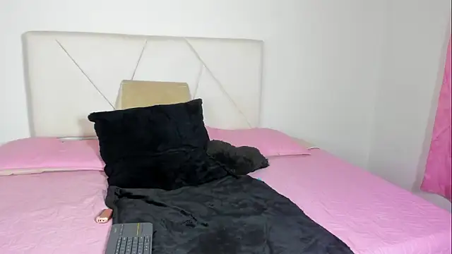 Snapshot of _Wandaa_ chatting on September 18, 2025, 4:59 am  Wandaa  online show from September 18, 2025, 4:59 am