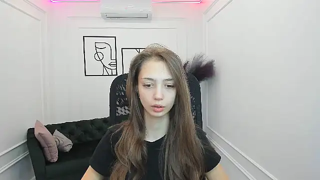 Snapshot of EmilyGraydis chatting on October 15, 2025, 4:11 am EmilyGraydis online show from October 15, 2025, 4:11 am