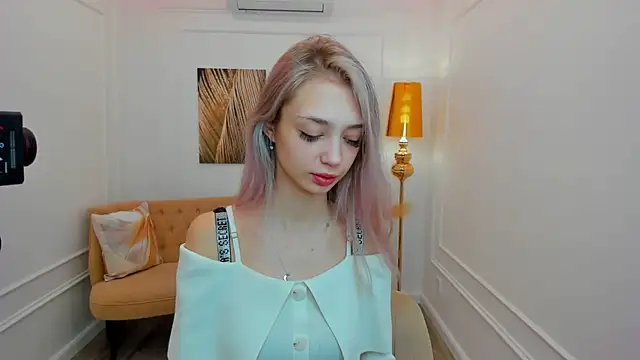 EmilyGraydis online show from February 5, 2026, 4:08 am