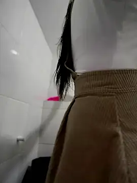 CHARLOTTE  05 online show from January 9, 2026, 12:12 pm