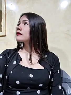 CHARLOTTE  05 online show from October 25, 2025, 1:56 pm