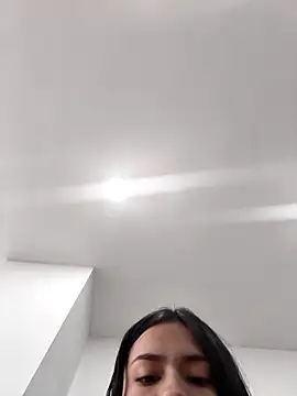 CHARLOTTE  05 online show from November 15, 2025, 12:09 pm