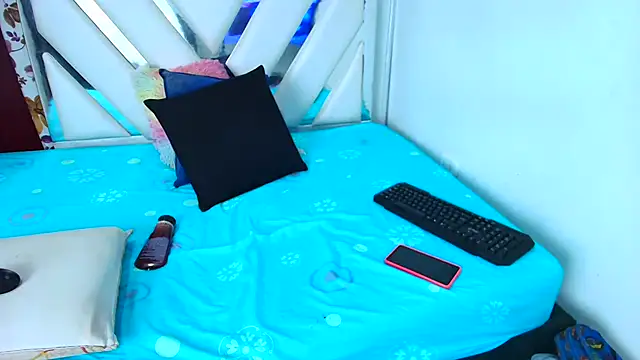 BellaBelluci online show from November 4, 2025, 7:39 pm