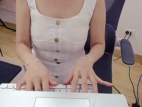 Snapshot of Funnygirl_9x chatting on November 16, 2025, 2:38 am Funnygirl 9x online show from November 16, 2025, 2:38 am