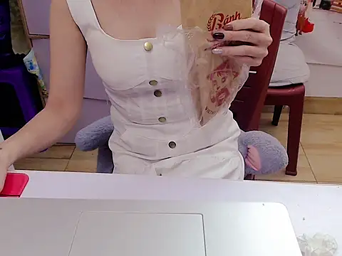 Snapshot of Funnygirl_9x chatting on December 15, 2025, 1:33 am Funnygirl 9x online show from December 15, 2025, 1:33 am