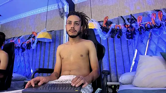 Snapshot of Boss_Domiinator chatting on November 2, 2025, 4:06 am Boss Domiinator online show from November 2, 2025, 4:06 am