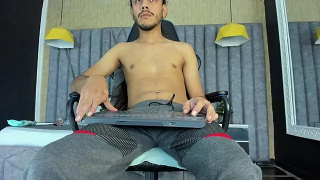 Snapshot of Boss_Domiinator chatting on December 15, 2025, 3:56 am Boss Domiinator online show from December 15, 2025, 3:56 am