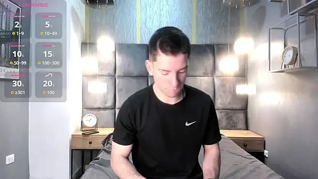 Snapshot of HunterHeat_ chatting on December 3, 2025, 11:53 am HunterHeat online show from December 3, 2025, 11:53 am