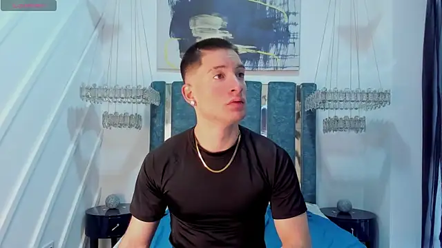 Snapshot of HunterHeat_ chatting on December 5, 2025, 11:42 am HunterHeat online show from December 5, 2025, 11:42 am