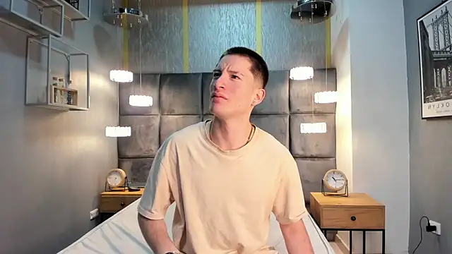 Snapshot of HunterHeat_ chatting on November 12, 2025, 11:58 am HunterHeat online show from November 12, 2025, 11:58 am