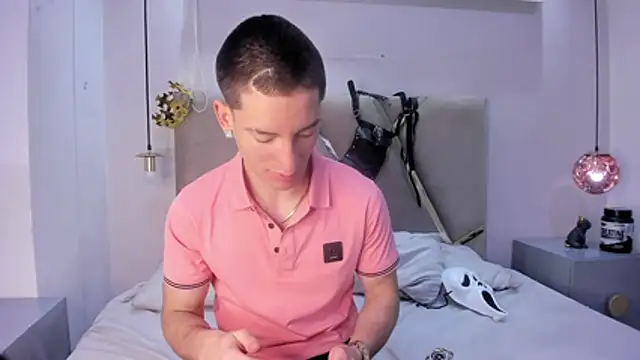 Snapshot of HunterHeat_ chatting on November 1, 2025, 11:48 am HunterHeat online show from November 1, 2025, 11:48 am