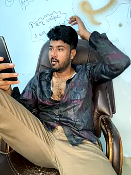 Snapshot of MeekBatgirl chatting on October 6, 2025, 8:26 am MeekBatgirl online show from October 6, 2025, 8:26 am