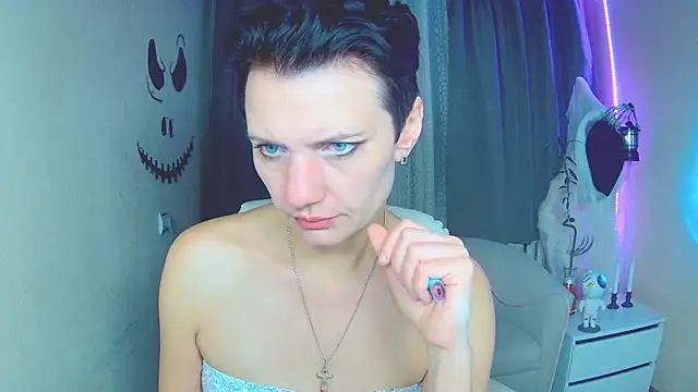 Snapshot of AvaSaturnian chatting on October 29, 2025, 1:43 pm AvaSaturnian online show from October 29, 2025, 1:43 pm