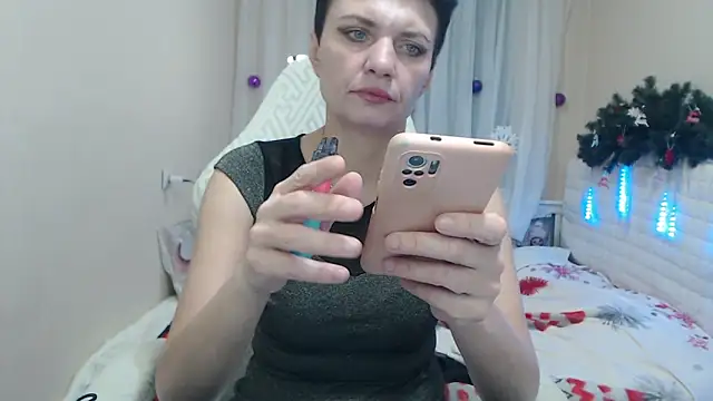 Snapshot of AvaSaturnian chatting on December 14, 2025, 1:17 pm AvaSaturnian online show from December 14, 2025, 1:17 pm