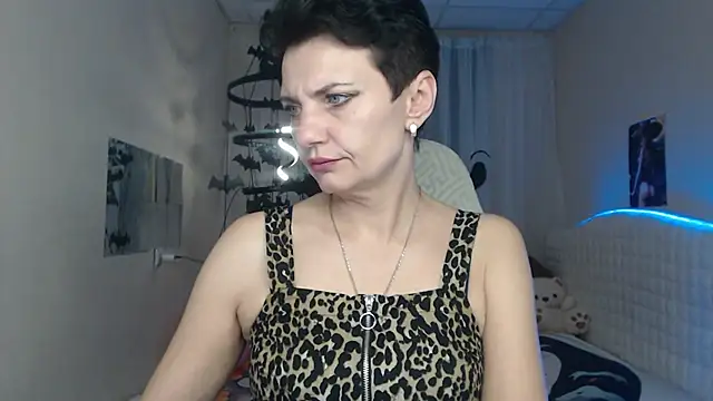 Snapshot of AvaSaturnian chatting on October 28, 2025, 1:43 pm AvaSaturnian online show from October 28, 2025, 1:43 pm