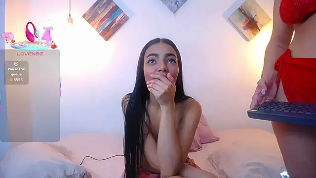 Snapshot of escar_let chatting on November 3, 2025, 4:07 am escar let online show from November 3, 2025, 4:07 am