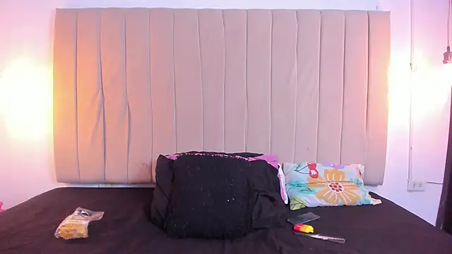 Snapshot of escar_let chatting on February 21, 2026, 3:30 am escar let online show from February 21, 2026, 3:30 am