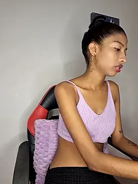 Snapshot of Sol_em chatting on September 24, 2025, 12:44 pm Sol em online show from September 24, 2025, 12:44 pm