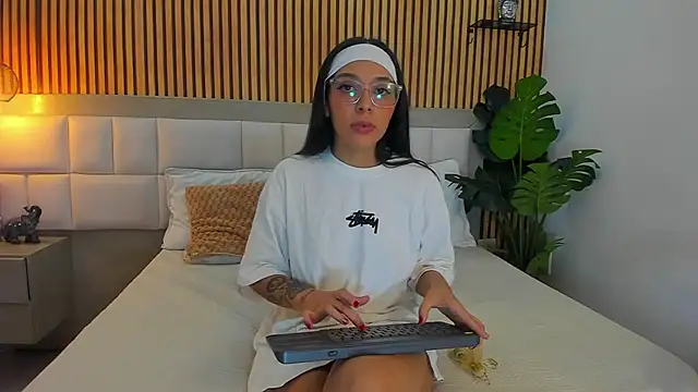 Snapshot of Roseaurora chatting on November 10, 2025, 12:32 pm Roseaurora online show from November 10, 2025, 12:32 pm