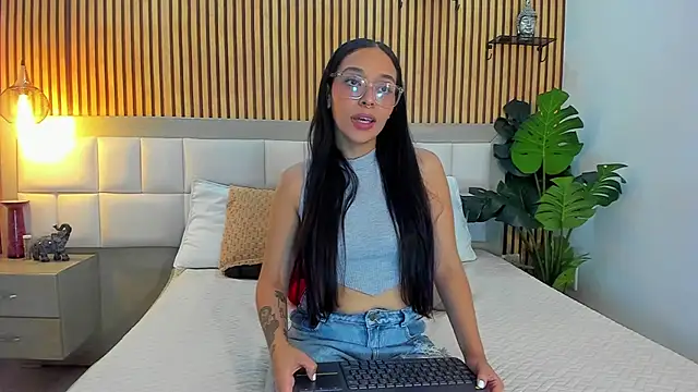 Snapshot of Roseaurora chatting on November 15, 2025, 12:42 pm Roseaurora online show from November 15, 2025, 12:42 pm