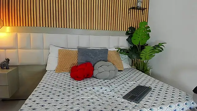 Snapshot of Roseaurora chatting on October 25, 2025, 12:39 pm Roseaurora online show from October 25, 2025, 12:39 pm