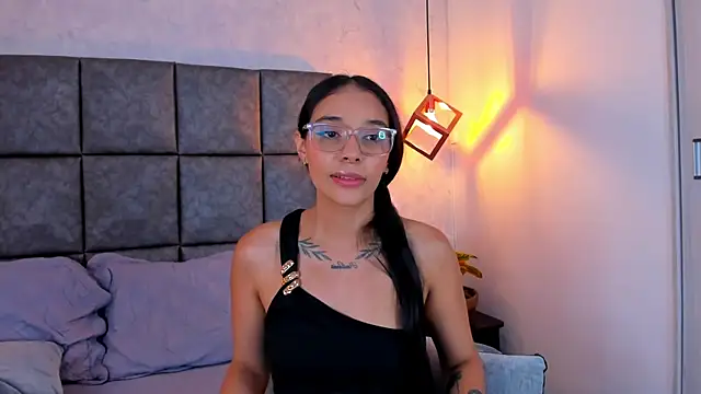 Snapshot of Roseaurora chatting on May 11, 2026, 4:04 pm Roseaurora online show from May 11, 2026, 4:04 pm