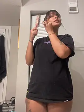 Prettygirl6070 online show from September 18, 2025, 4:21 pm