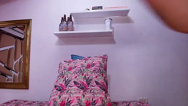 Snapshot of sweegirl69 chatting on September 30, 2025, 12:00 pm sweegirl69 online show from September 30, 2025, 12:00 pm