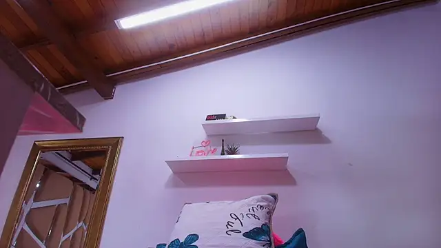 Snapshot of sweegirl69 chatting on September 13, 2025, 11:54 am sweegirl69 online show from September 13, 2025, 11:54 am