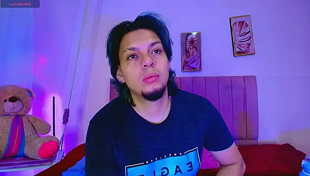 Snapshot of Laia_and_Damian chatting on October 24, 2025, 12:04 pm Laia and Damian online show from October 24, 2025, 12:04 pm