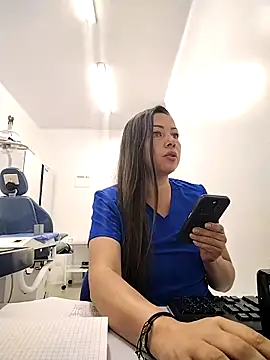 Snapshot of Madisson-04_ chatting on October 14, 2025, 8:09 pm Madisson-04 online show from October 14, 2025, 8:09 pm