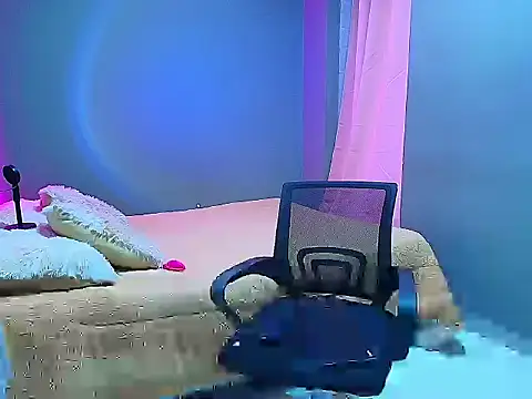 Snapshot of sophiejuicy_ chatting on September 28, 2025, 5:03 am sophiejuicy  online show from September 28, 2025, 5:03 am