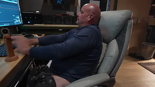 Snapshot of Soundfreak chatting on November 2, 2025, 7:46 am Soundfreak online show from November 2, 2025, 7:46 am