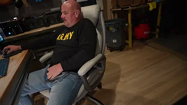 Snapshot of Soundfreak chatting on November 7, 2025, 4:50 am Soundfreak online show from November 7, 2025, 4:50 am