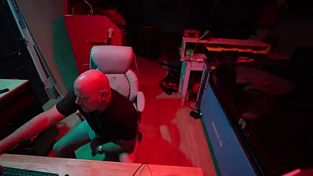 Snapshot of Soundfreak chatting on December 15, 2025, 8:42 am Soundfreak online show from December 15, 2025, 8:42 am